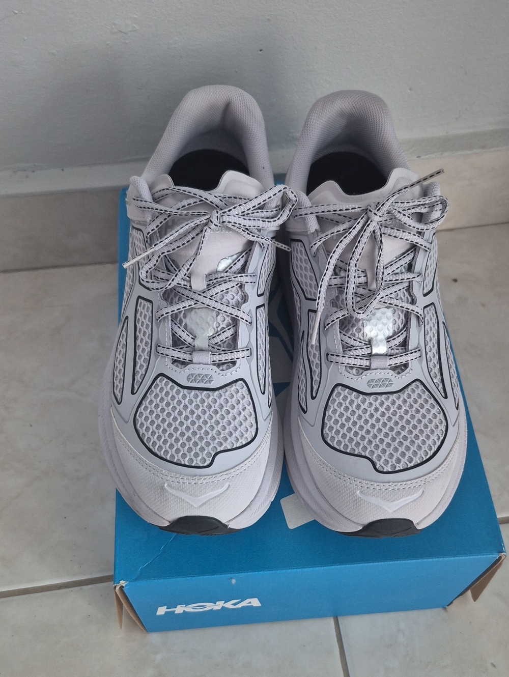 Men Hokas